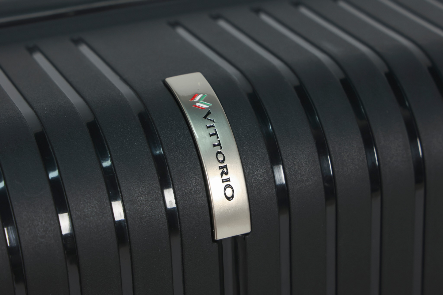 Vittorio Hardside 30"