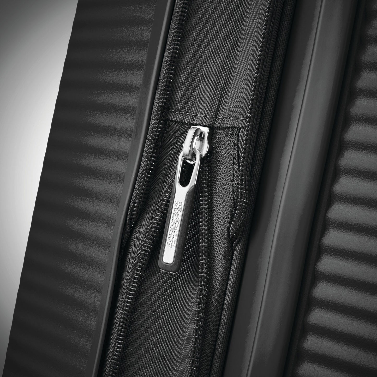 American Tourister Curio 25" Spinner (Medium)