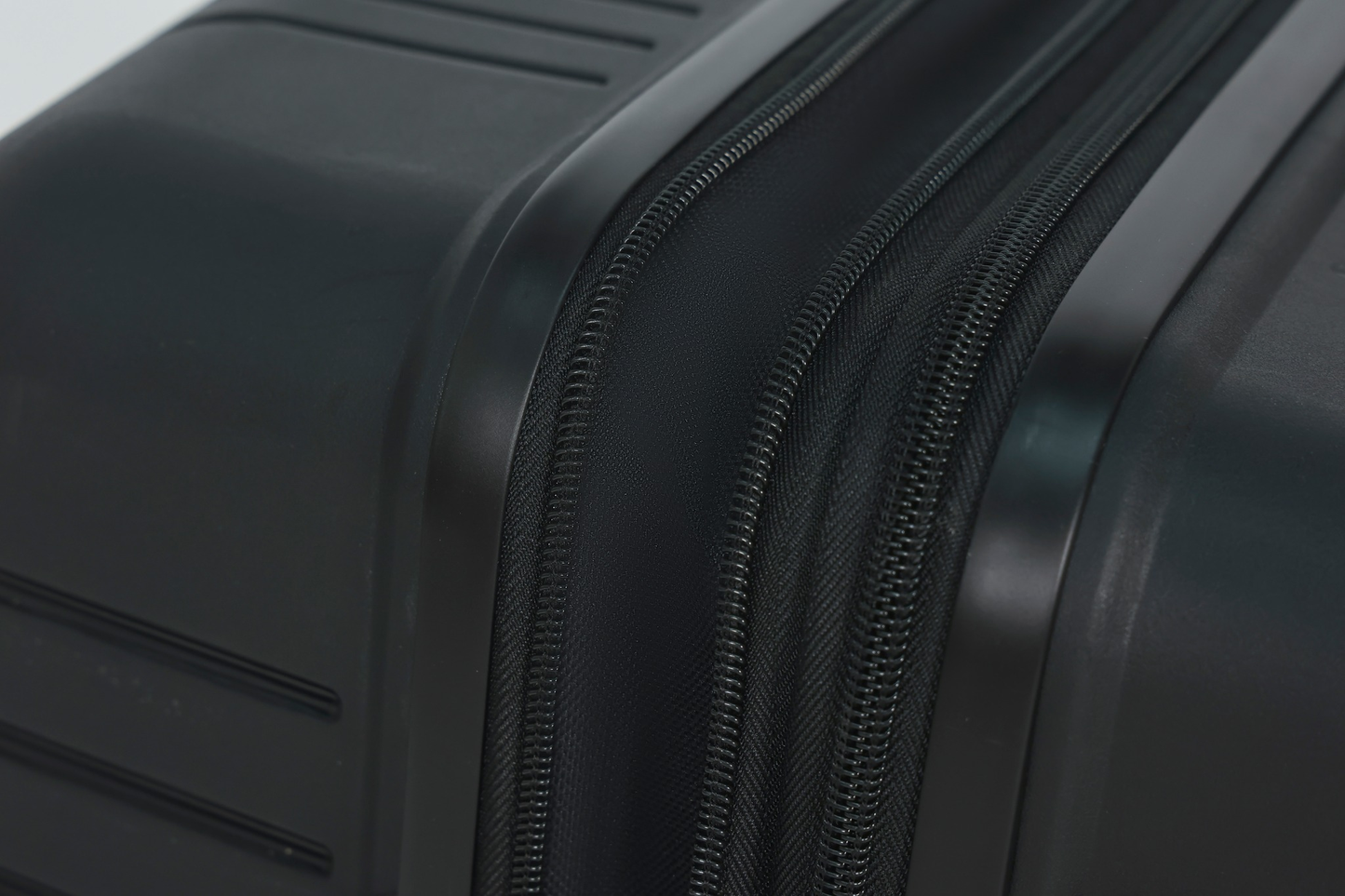 Vittorio Hardside 30"