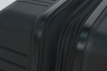 Vittorio Hardside 30"